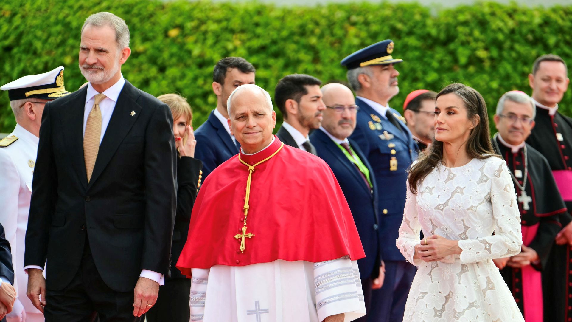 El Papa ya está en Madrid y los reyes Felipe y Letizia le reciben en el aeropuerto