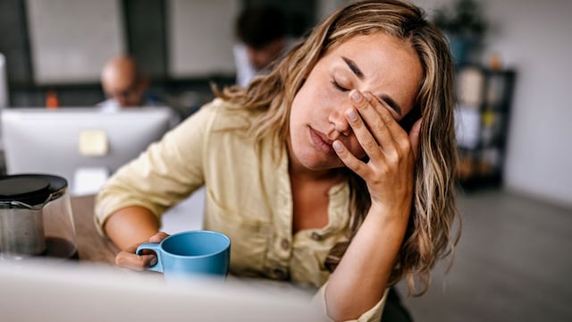 istock chica con dolor