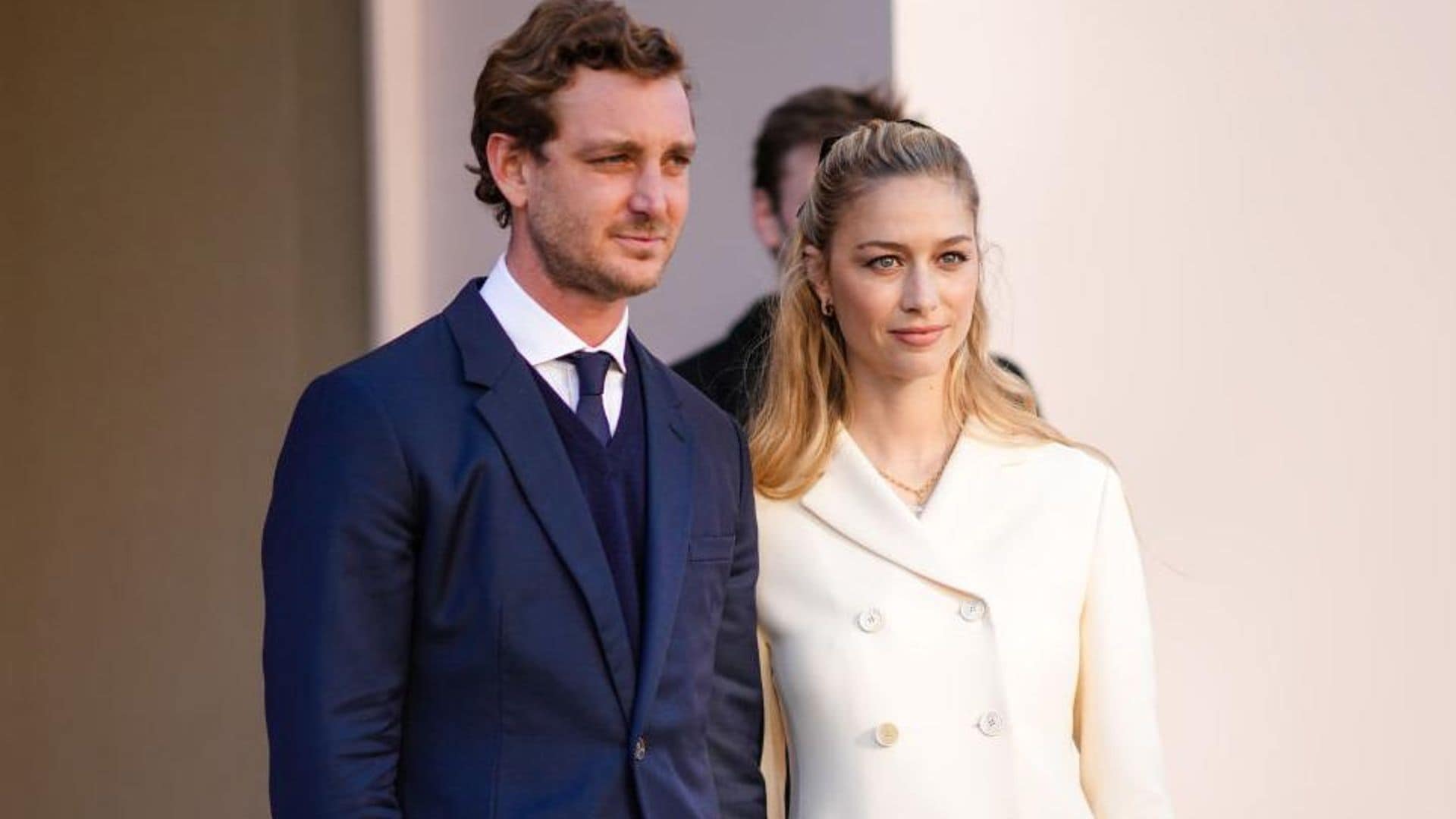 Beatrice Borromeo y Pierre Casiraghi, las imágenes de los príncipes más ‘chic’ en la nieve