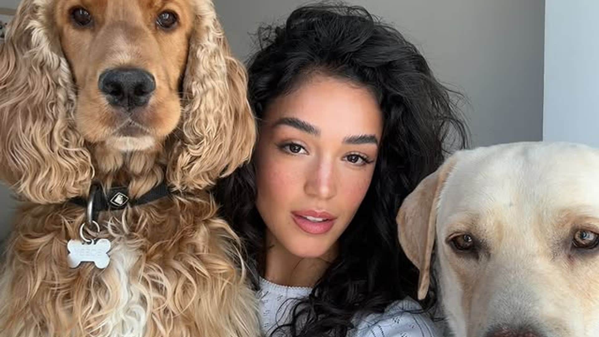 Ale Capetillo y sus perros Bobby y Charlie