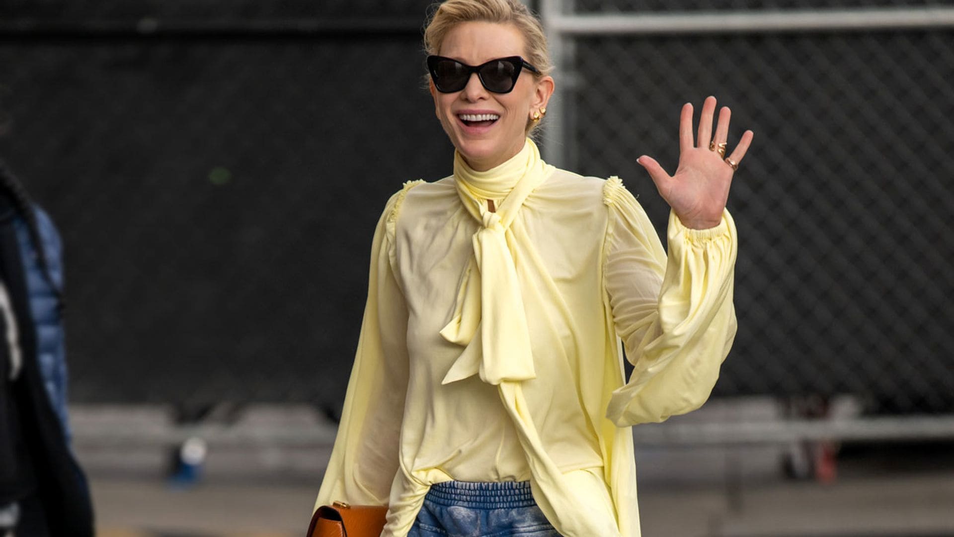 ¡Pura innovación! Cate Blanchett se supera con un vaquero 'oversize' y blusa-vestido