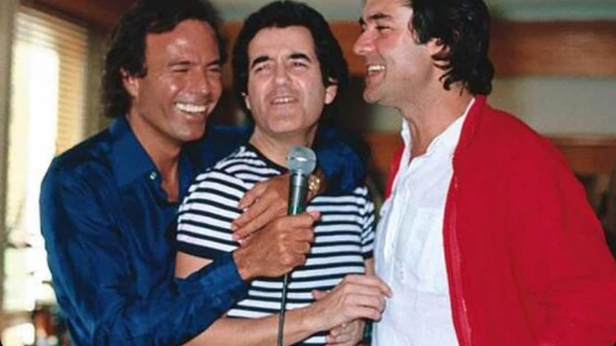 Julio Iglesias despide emocionado a Manolo de la Calva:  Cambió mi carrera para siempre 