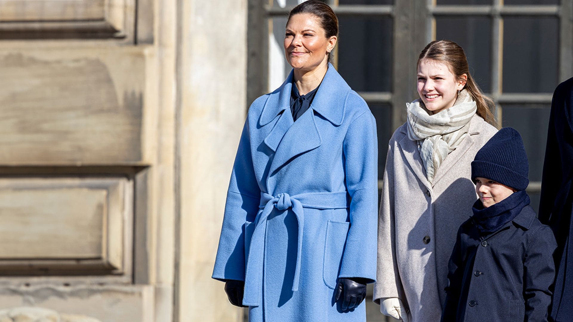 El truco de las 'royals' para verse estilizadas y presumir de cintura cuando llevan abrigo largo