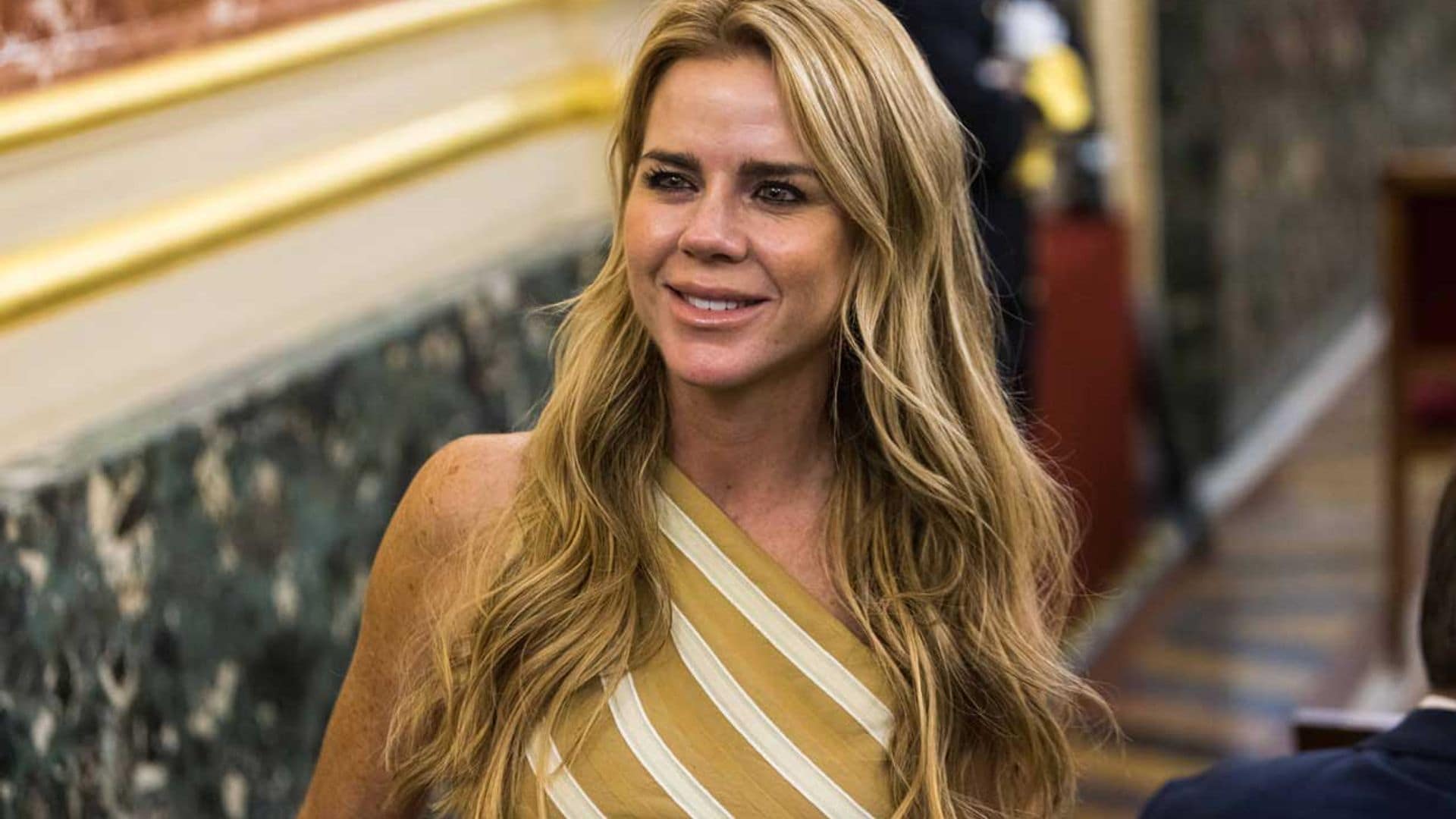 Amelia Bono cambia de look y se despide de su larga melena con el corte más favorecedor