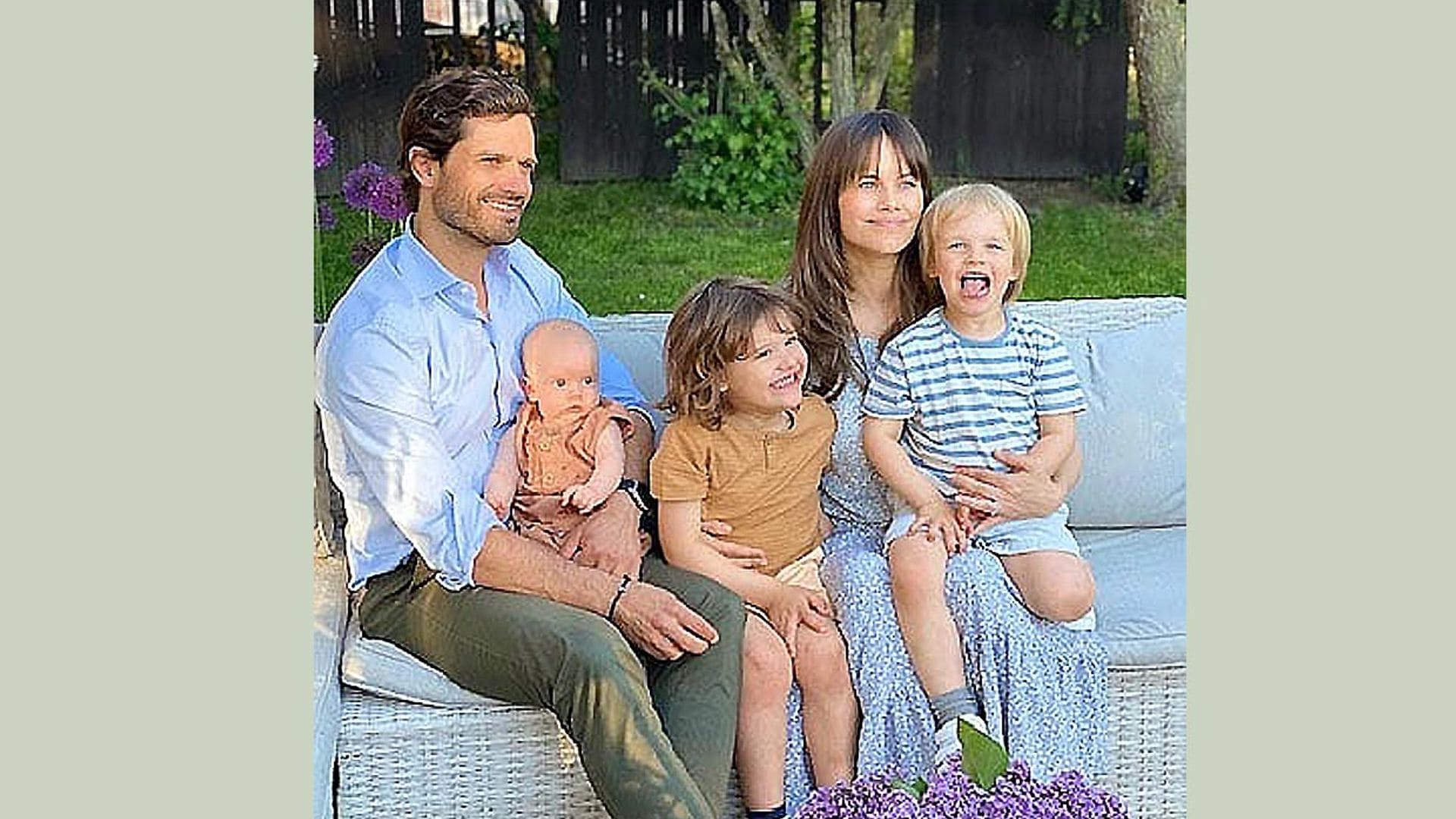 Los tres hijos de Carlos Felipe y Sofía de Suecia protagonizan su primer posado con sus padres