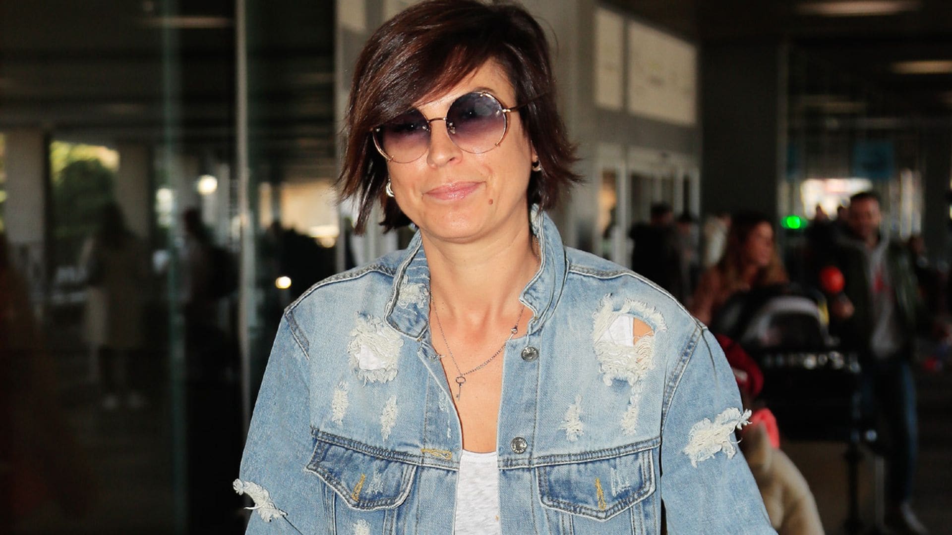 Así ha sido la vuelta a Madrid de Raquel Perera con sus hijos