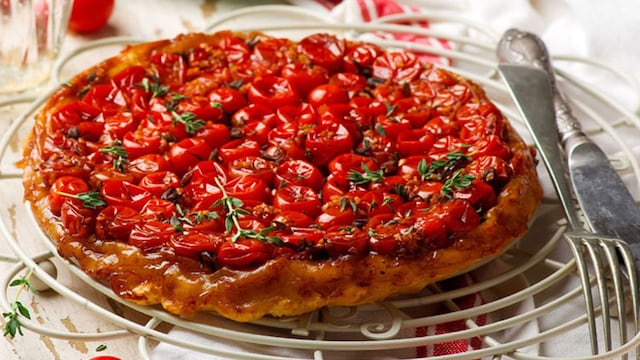 Tarta 'tatin' de tomates cherry
