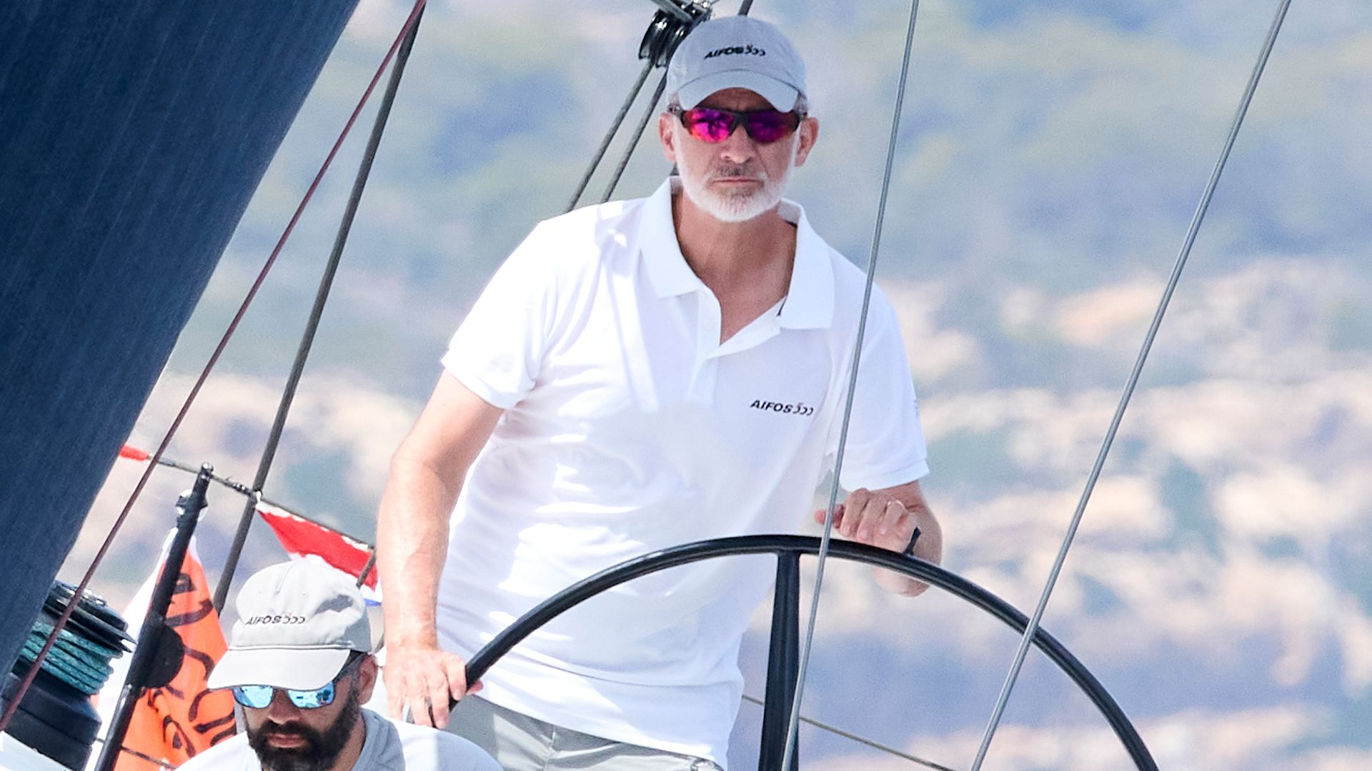 El rey Felipe estrena Aifos: descubre el nuevo velero de un millón de euros