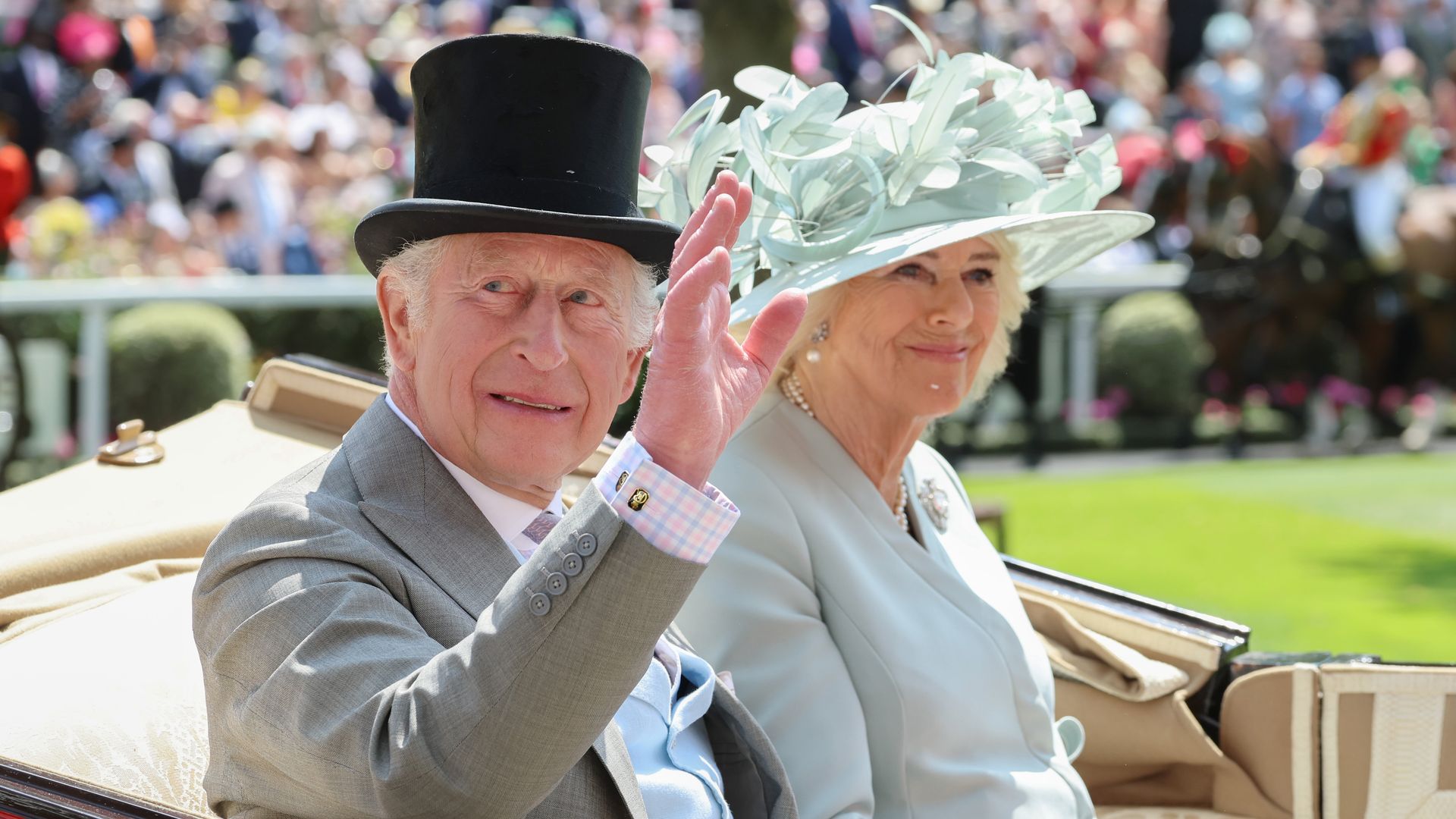 De los nervios de Carlos III y Camilla a la complicidad de la princesa Ana con su nuera: así se viven las carreras de Ascot