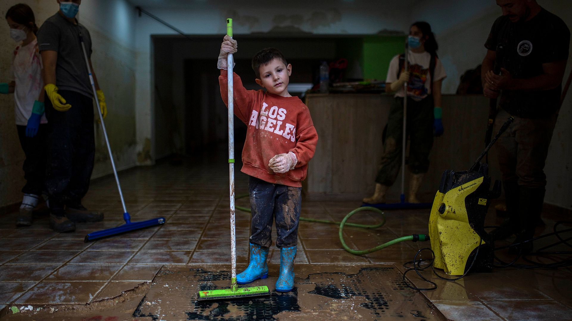 Niños con fobia a la lluvia y otros que olvidaron leer: las heridas emocionales de la DANA de Valencia un año después