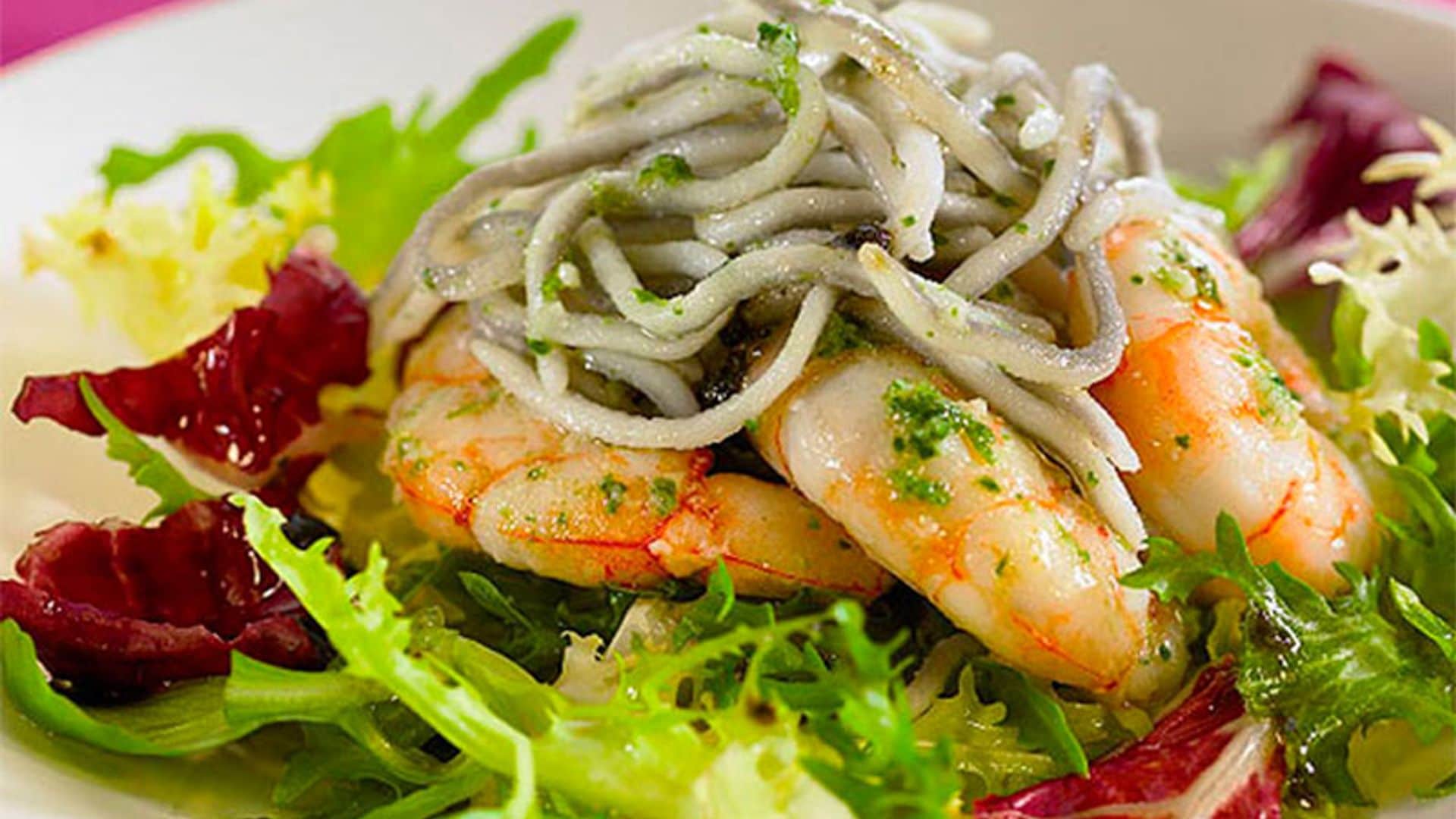 Ensalada templada de gambas al ajillo