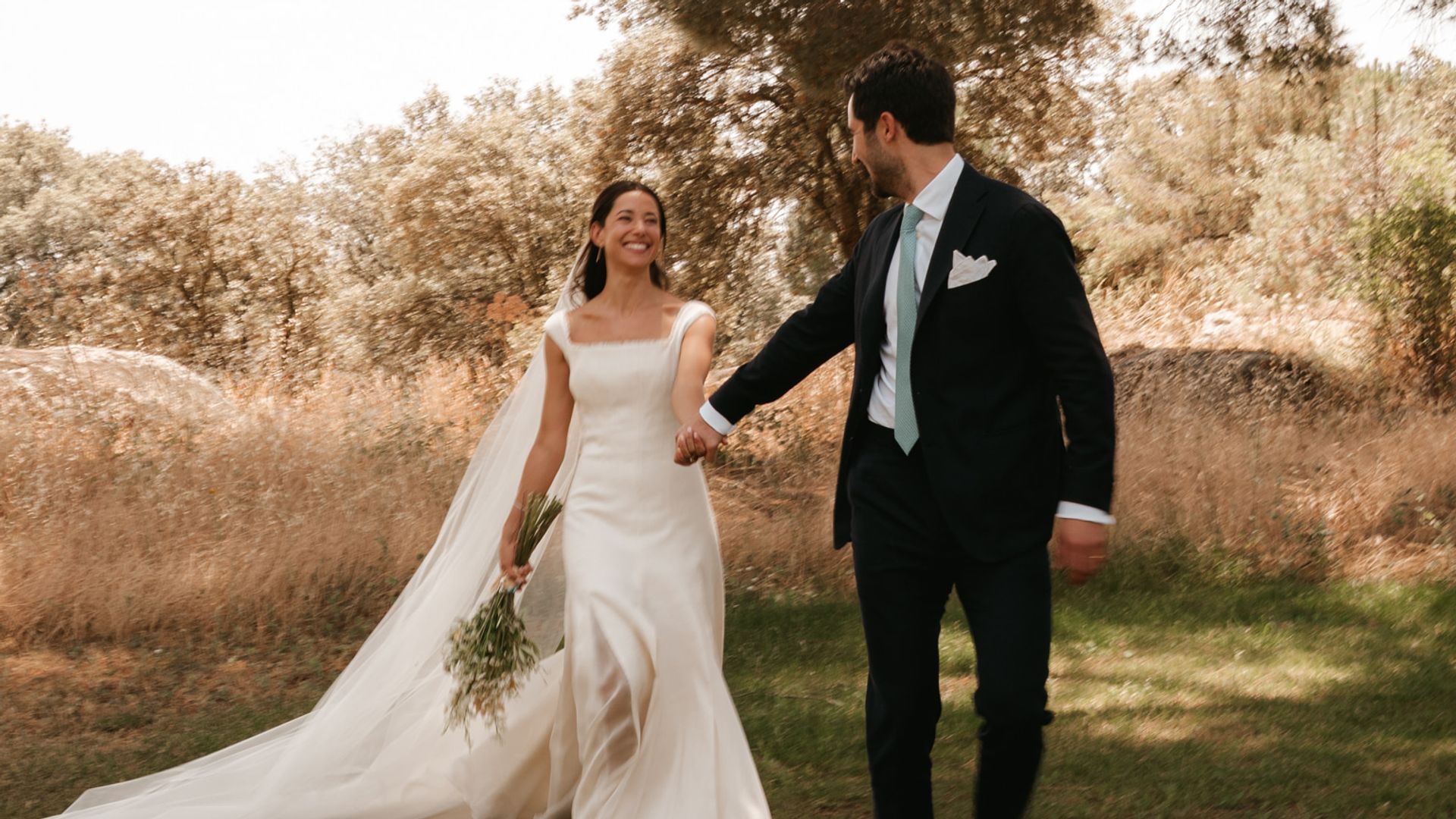 Cristina, la novia que cambió Nueva York por Madrid en una boda con guiños turcos y "los meseros y el seating plan bordados con flores"