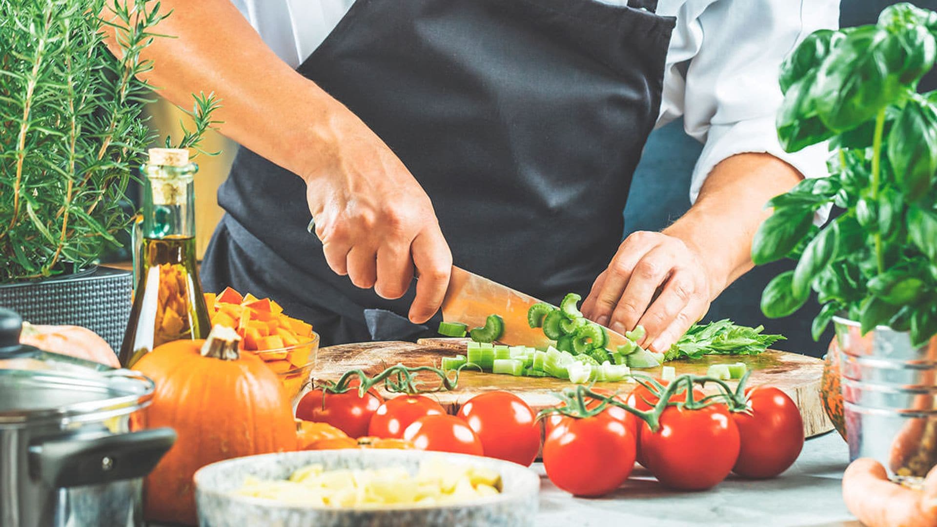 De las verduras ¡no tires nada! aprovecha tallos, hojas y recortes