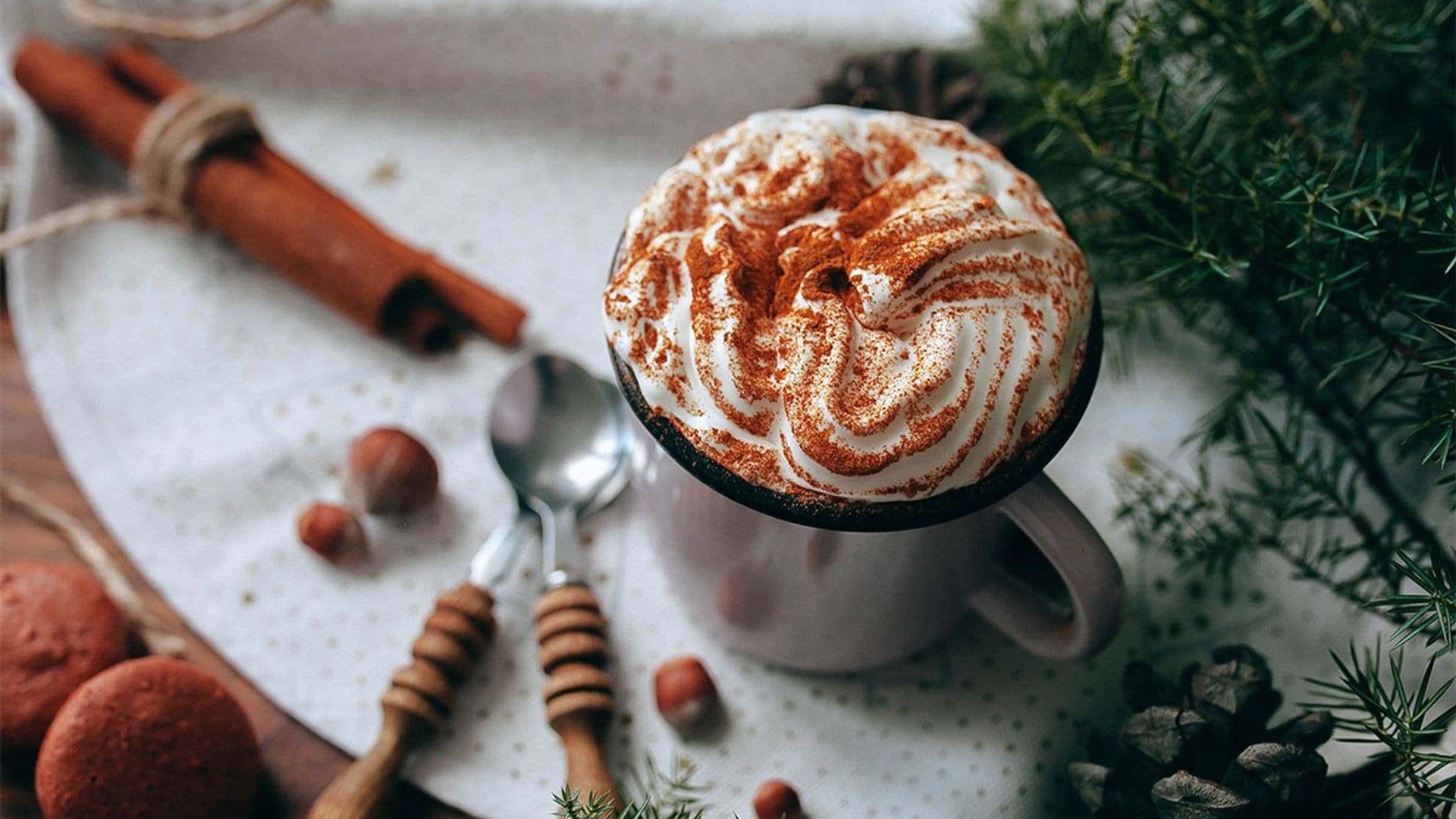 Chocolate a la taza con praliné de avellana y nata