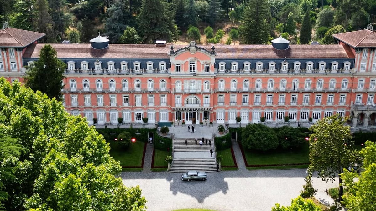 Lujo, aguas termales y encanto: así es la elegante ciudad de Portugal que conquistó a la realeza