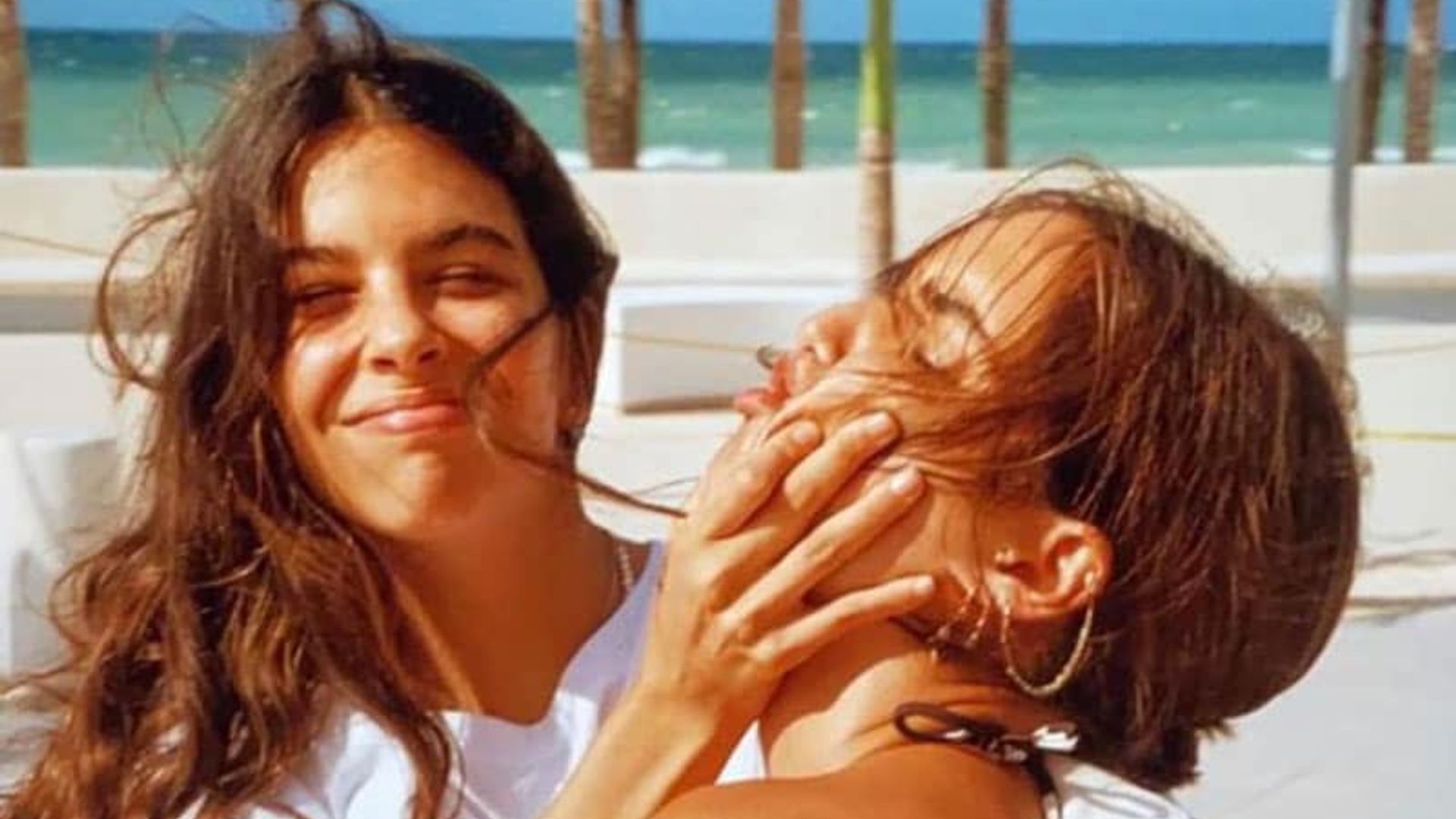 Cobijada por el amor de su hermana María, Paula Levy celebra su cumpleaños número 20