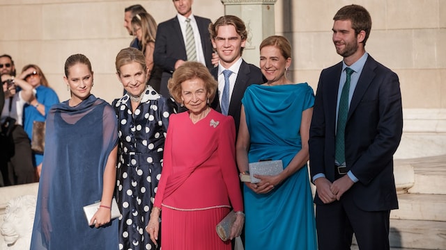La reina Sofía, con las infantas Elena y Cristina y tres de sus nietos -Irene, Miguel y Juan Urdangarin- en la boda de su sobrina Teodora de Grecia en Atenas durante el verano de 2024