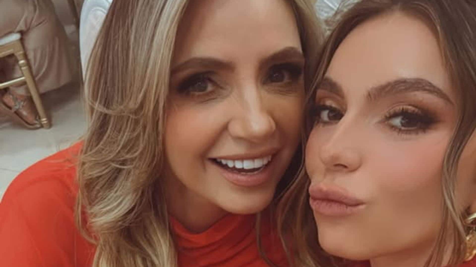 'Ladies in red': Angélica Rivera y Sofía Castro dan muestra de su gran parecido al coordinar sus looks