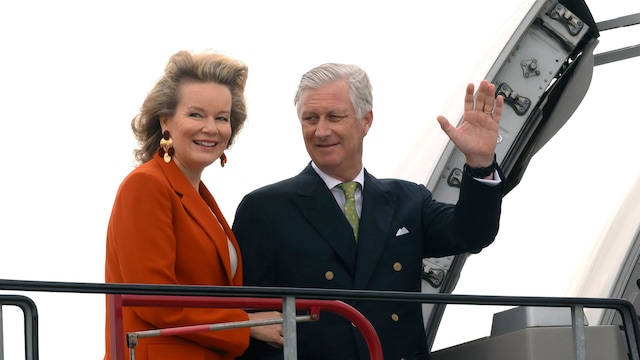 El rey Felipe de Bélgica y la reina Matilde a su llegada a Chile