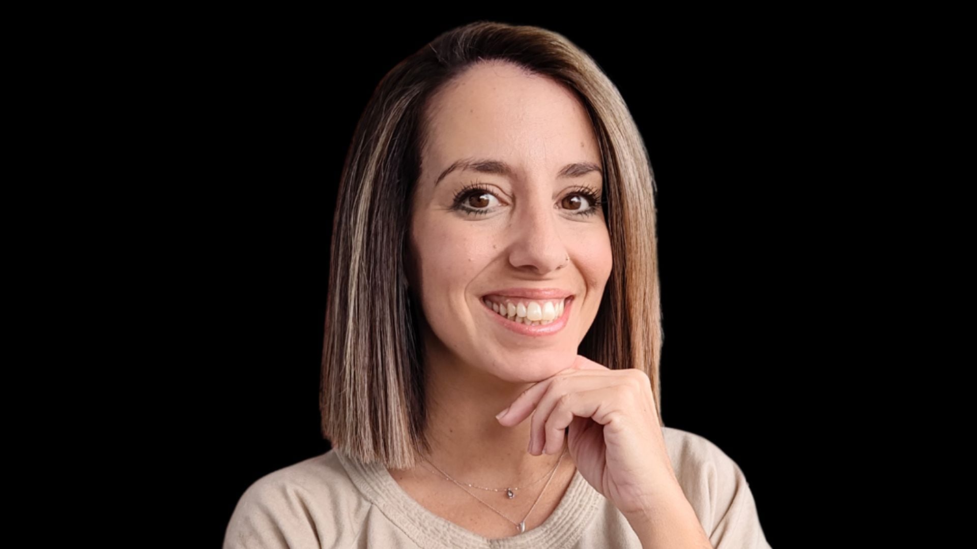 Tamara Hernán, educadora canina: "No hay que romantizar la convivencia entre niños y perros; estos no siempre tienen un instinto protector"