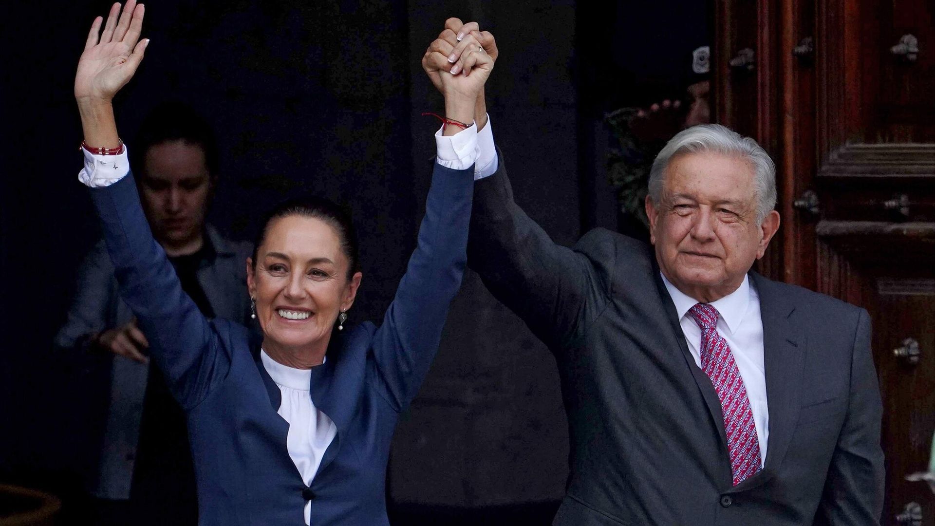 Claudia Sheinbaum se encuentra con AMLO en el Palacio Nacional | ¡HOLA!