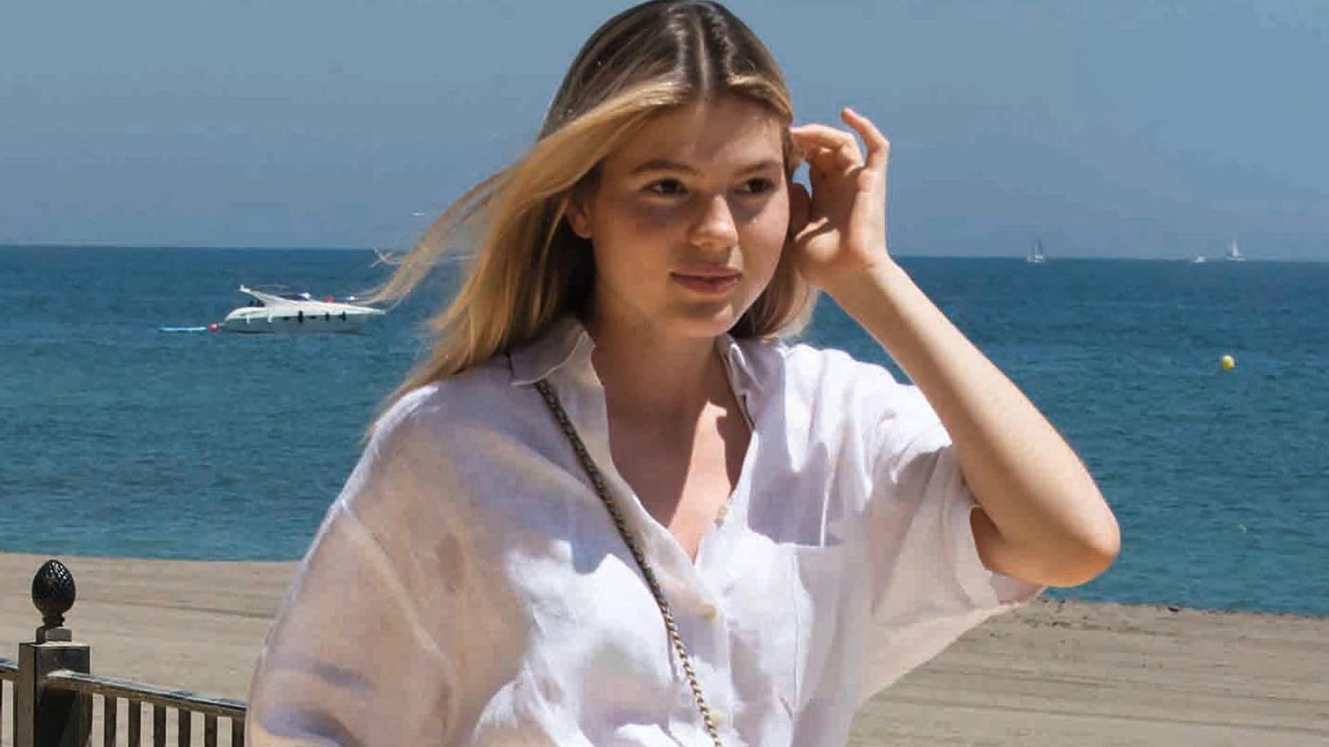 Victoria Iglesias, la espectacular hija de Julio Iglesias, regresa derrochando estilo a las playas de Marbella
