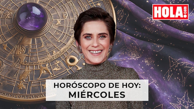María León con la rueda del zodiaco detrás 