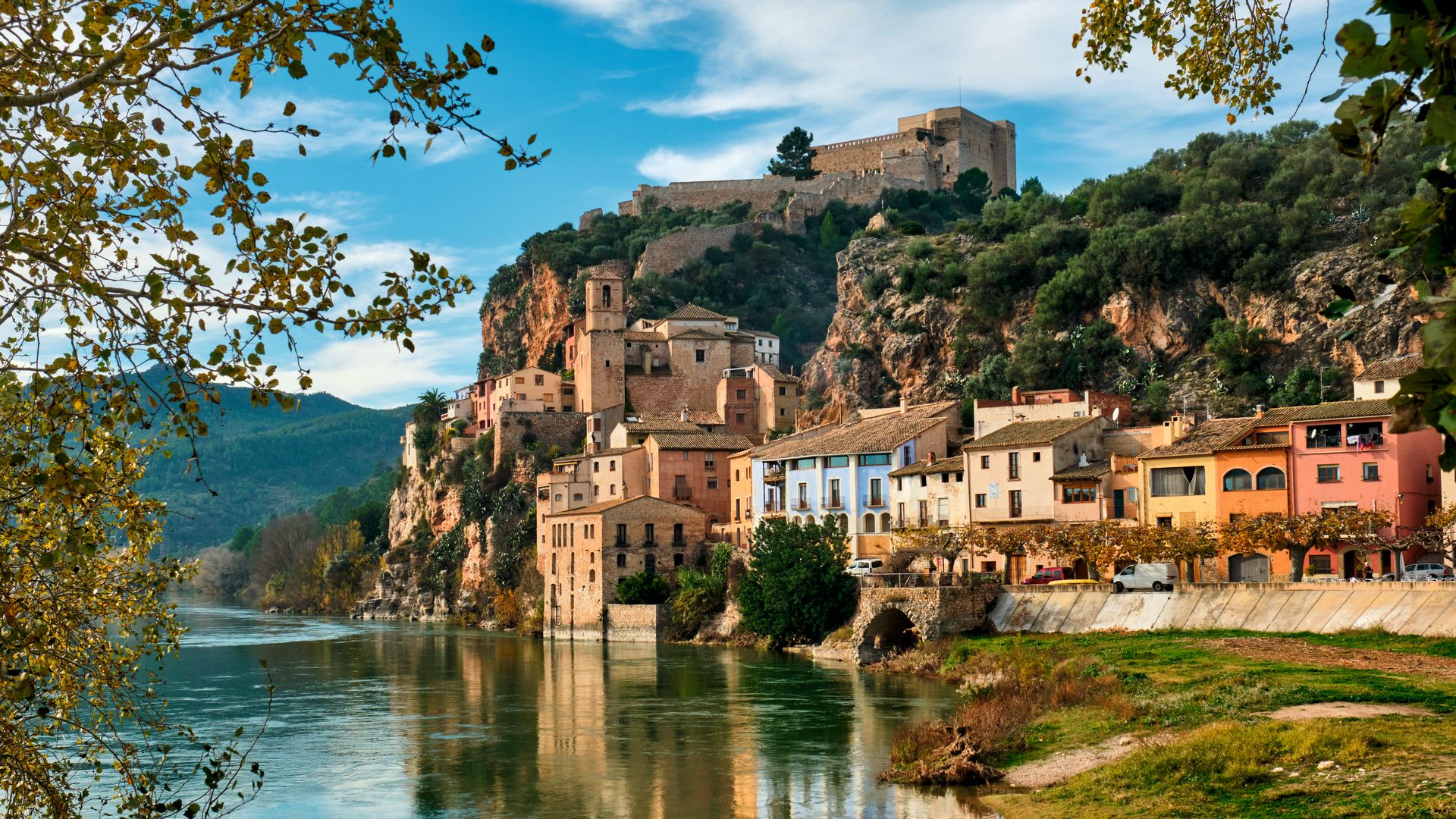 6 pueblos medievales cerca de Barcelona que parecen de otro siglo