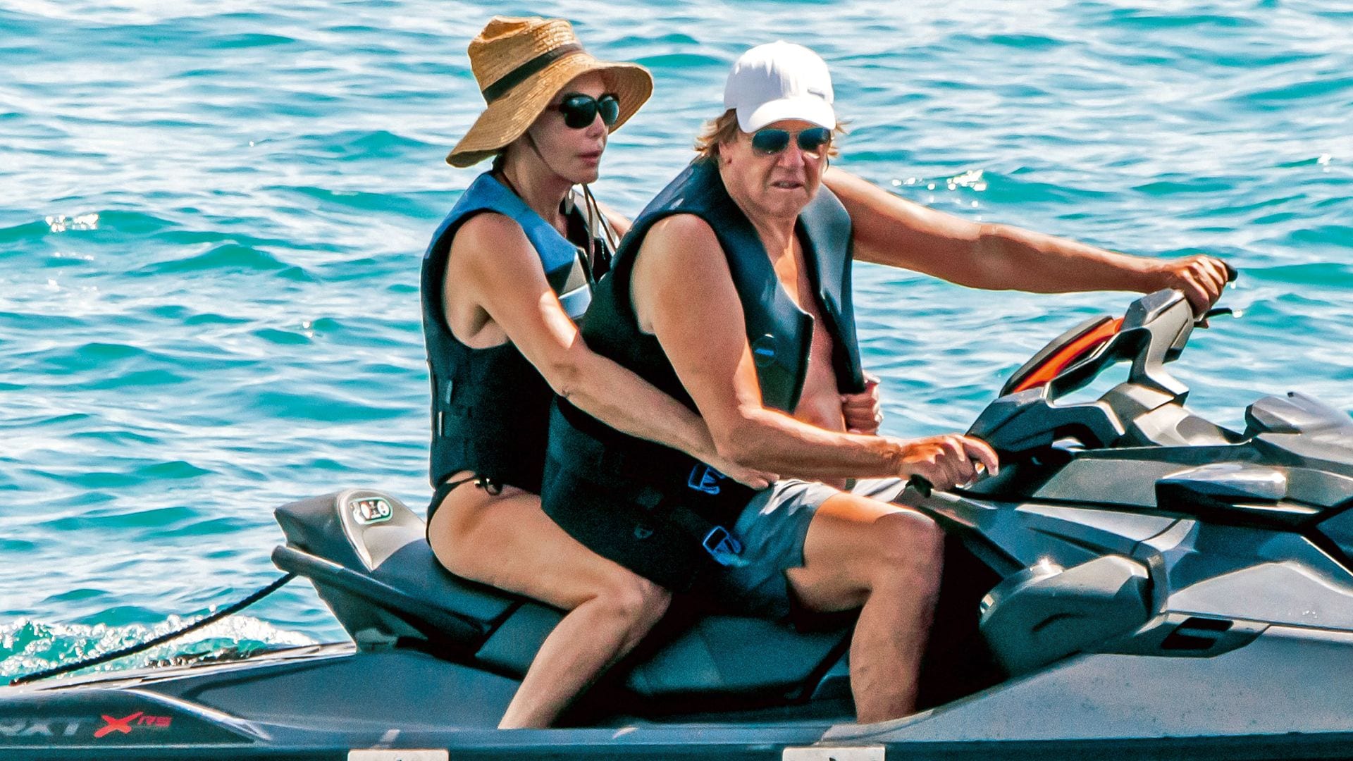 Norma Duval, espléndida y a todo gas en aguas del Mediterráneo