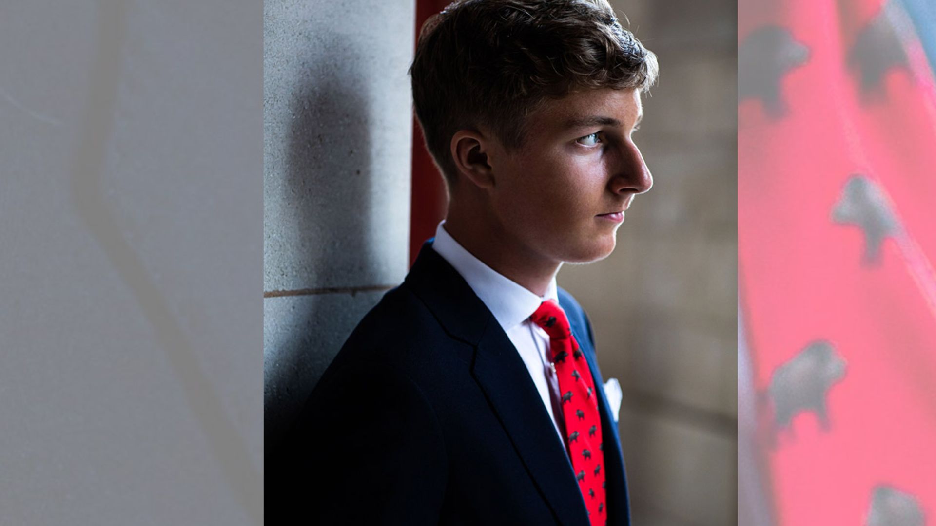 El príncipe Emmanuel, clavadito a su padre Felipe de Bélgica en un nuevo retrato por su 17º cumpleaños