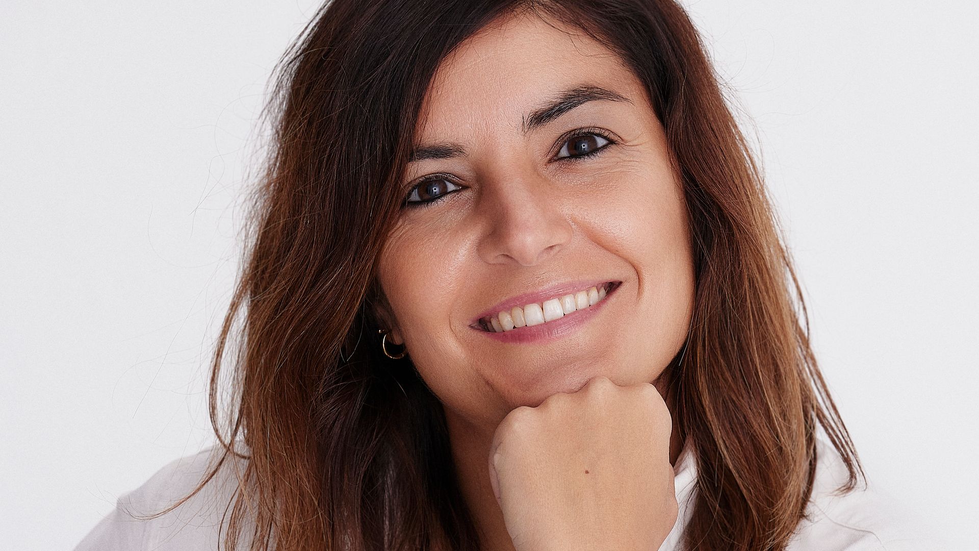 Rebeca Cáceres, psicóloga: 'Sobreanalizar nos desconecta del presente y alimenta la sensación de estar atrapadas en un bucle sin salida'