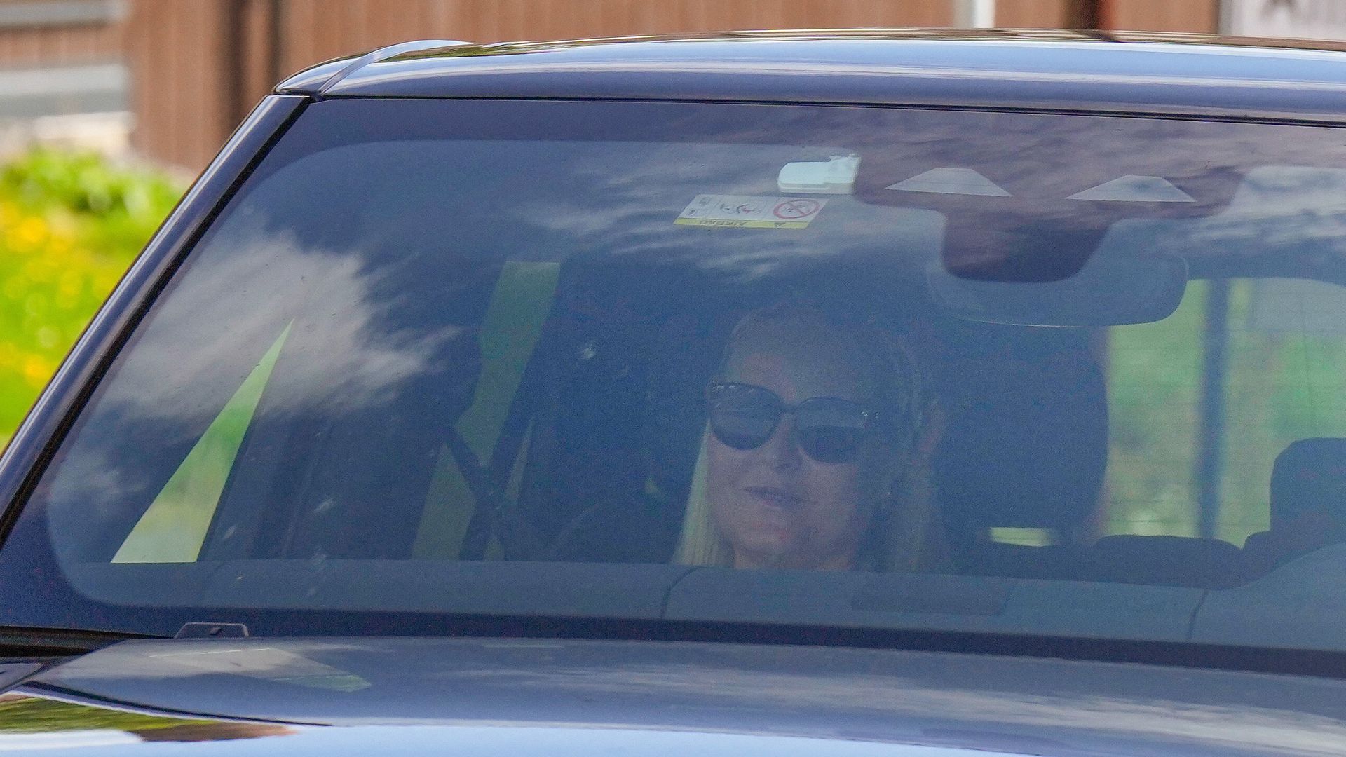 Mette-Marit reaparece tras su trasplante de pulmón y rompe su recuperación para visitar al rey Harald en el hospital