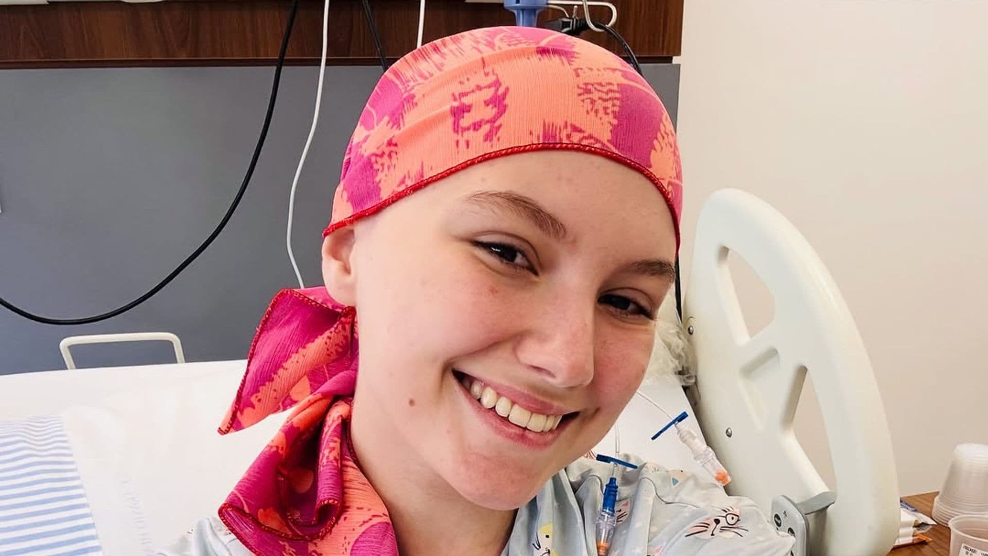 Muere de cáncer la influencer Isabel Veloso a los 19 años, dejando un hijo de un año