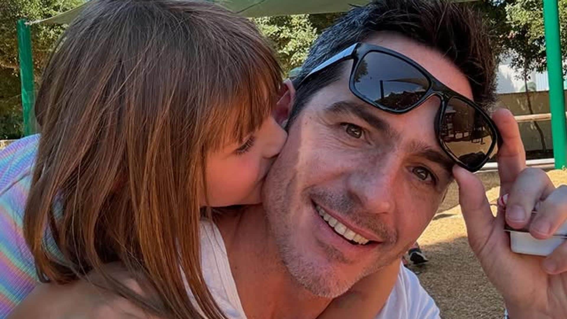 Mauricio Ochmann reaparece junto a su hija Kailani tras el fallecimiento de la mamá de Aislinn Derbez