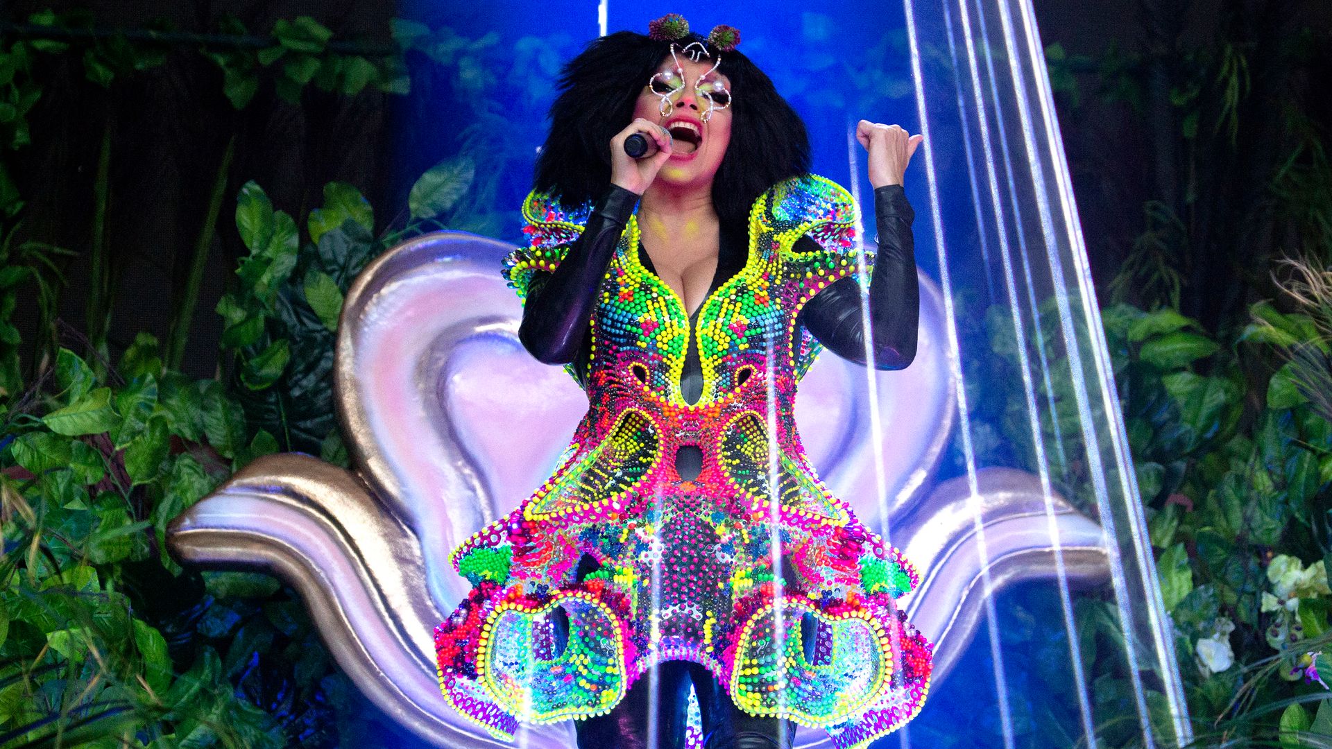 Bjork actuando en St Austell, Inglaterra, en julio de 2018