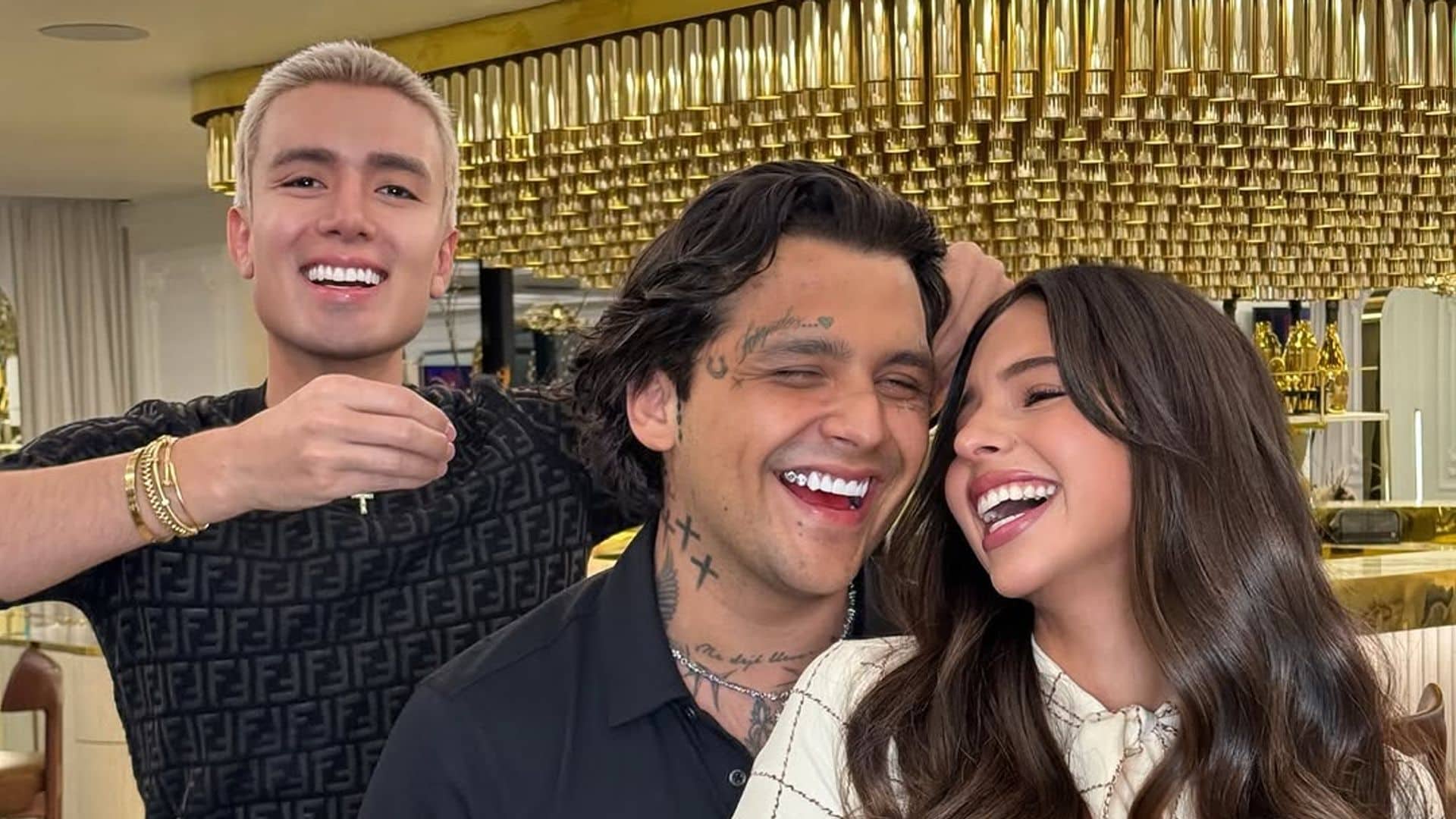 Micky con Nodal y Ángela Aguilar.