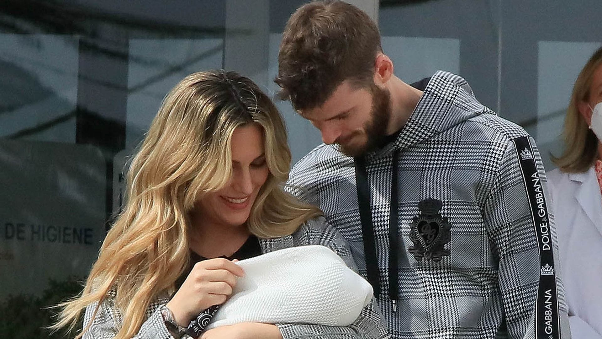 Edurne se deshace de amor con su hija en una tierna imagen