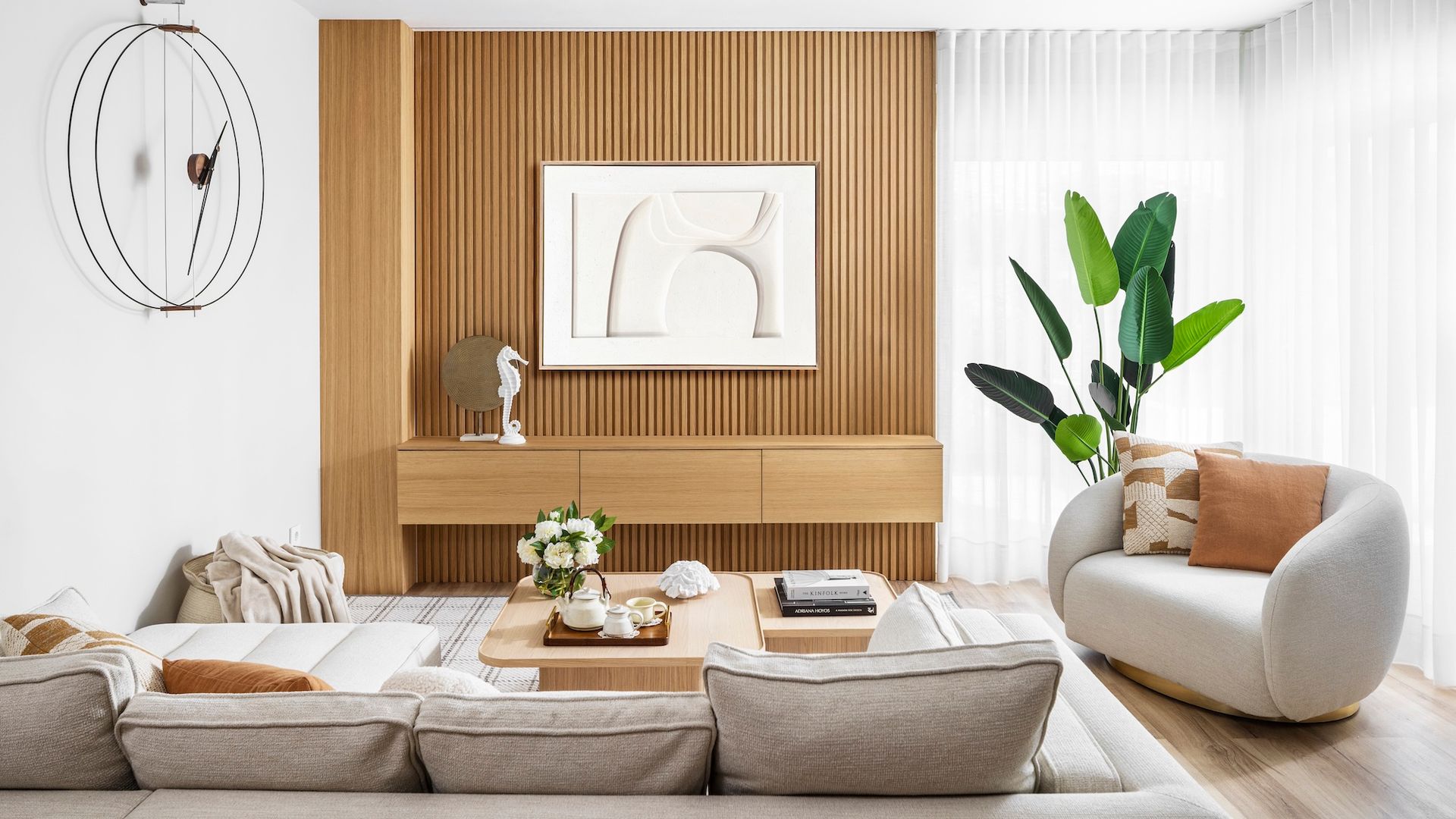 Salón con mueble de salón suspendido. 