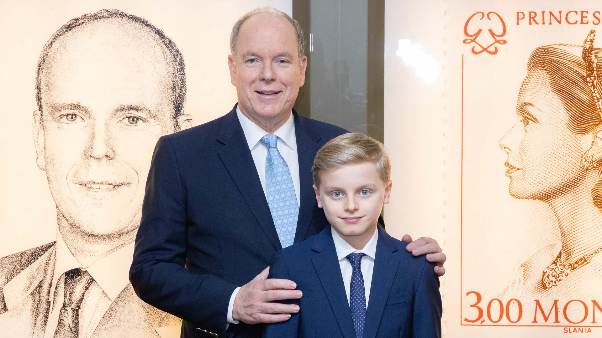 Nuestra grafóloga analiza las firmas de Alberto de Mónaco y el príncipe Jacques en su debut: "Son reservados y algo desconfiados"