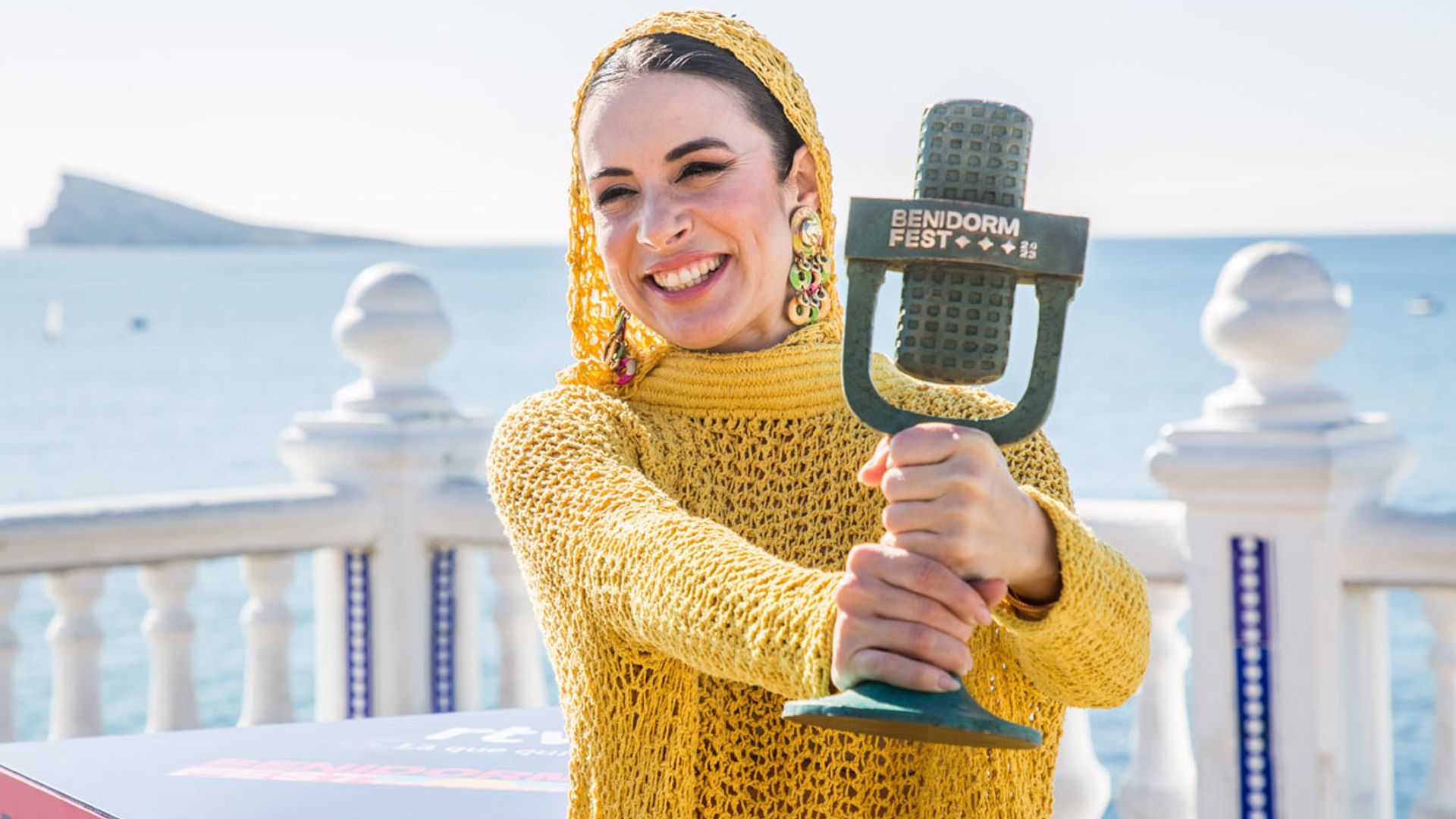 Blanca Paloma lanza un mensaje a sus fans con el trofeo del Benidorm Fest en la mano