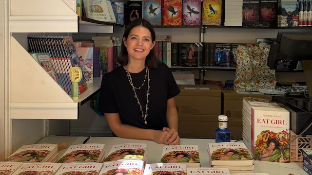 Isabelle Junot en la Feria del Libro con su hija
