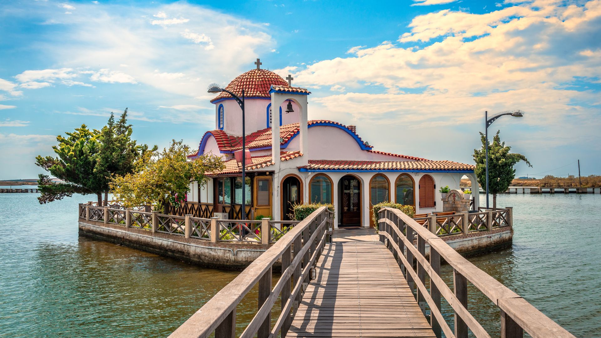 La capilla flotante de Panaghia Pantanassa en la laguna de Porto Lagos, en Tracia