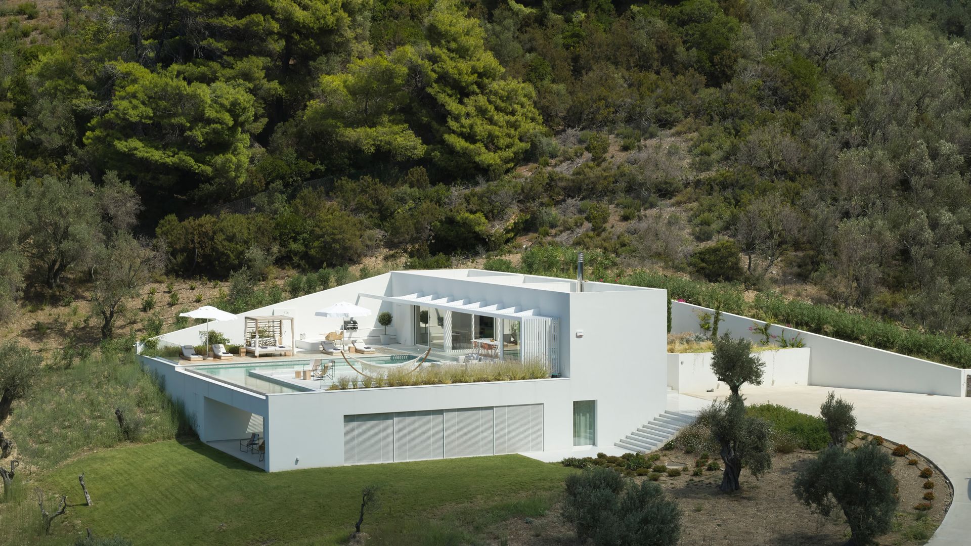 Villa entre montañas con piscina 