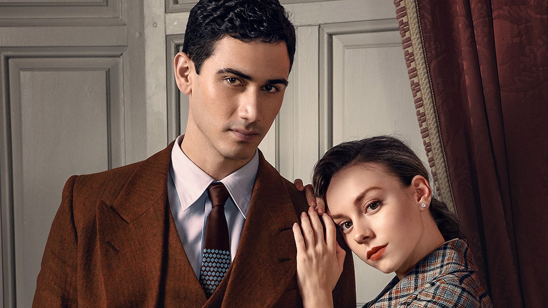 Primer vistazo a la serie en la que se enamoraron Ester Expósito y Alejandro Speitzer
