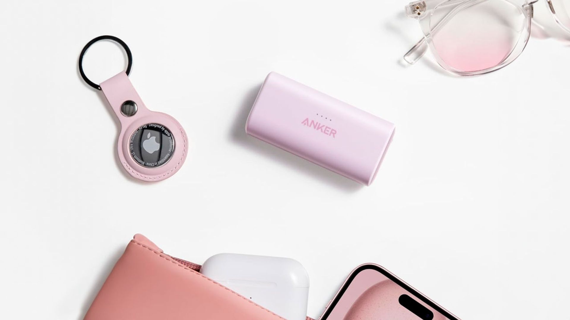 Estos son los accesorios imprescindibles para tu móvil con los que deberías viajar