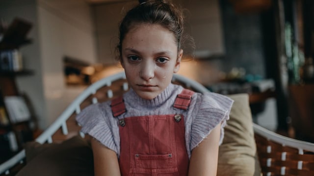 Adolescente llora