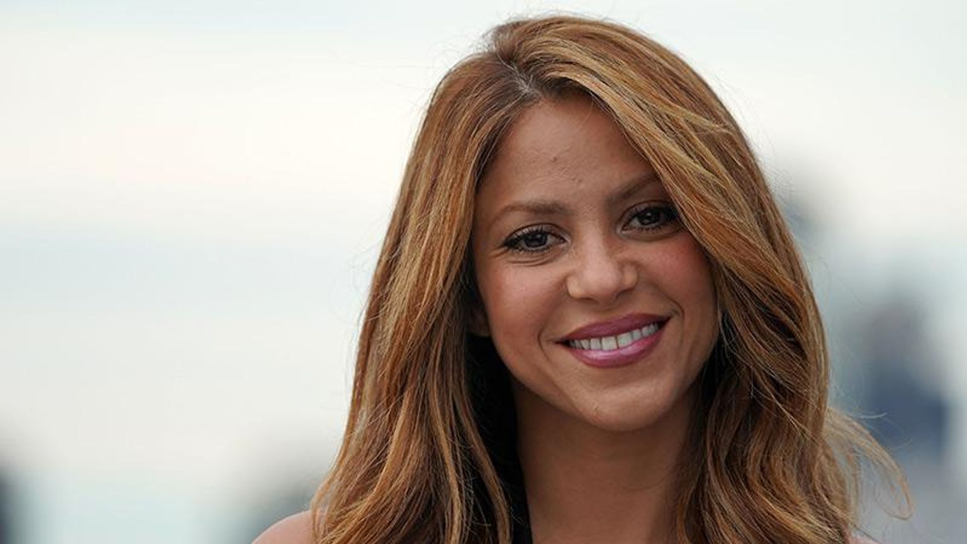 Shakira recuerda entre risas cómo era su look al principio de su carrera