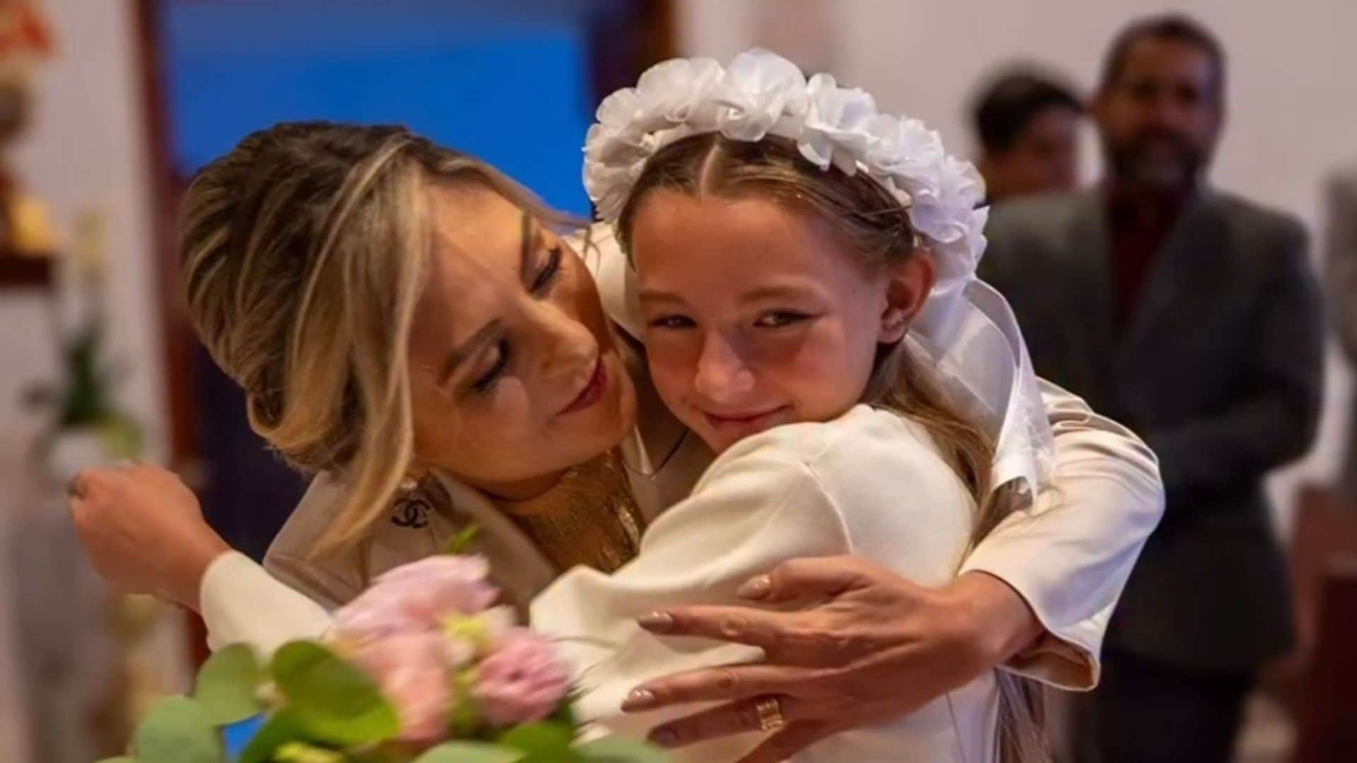 Mariana Ochoa junto a su hija mayor, Valentina.