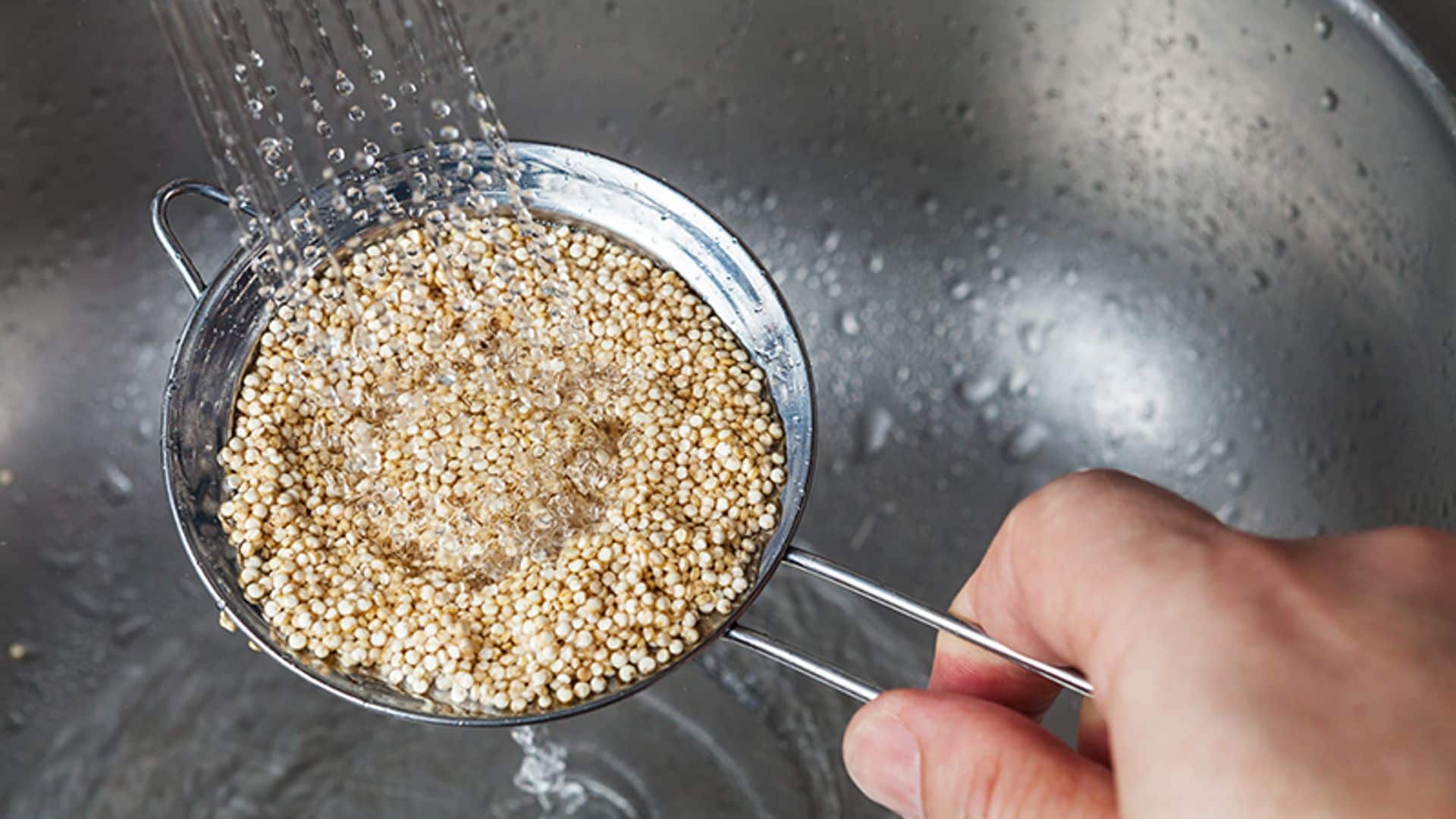 ¿Por qué tienes que lavar la quinoa antes de cocinarla?