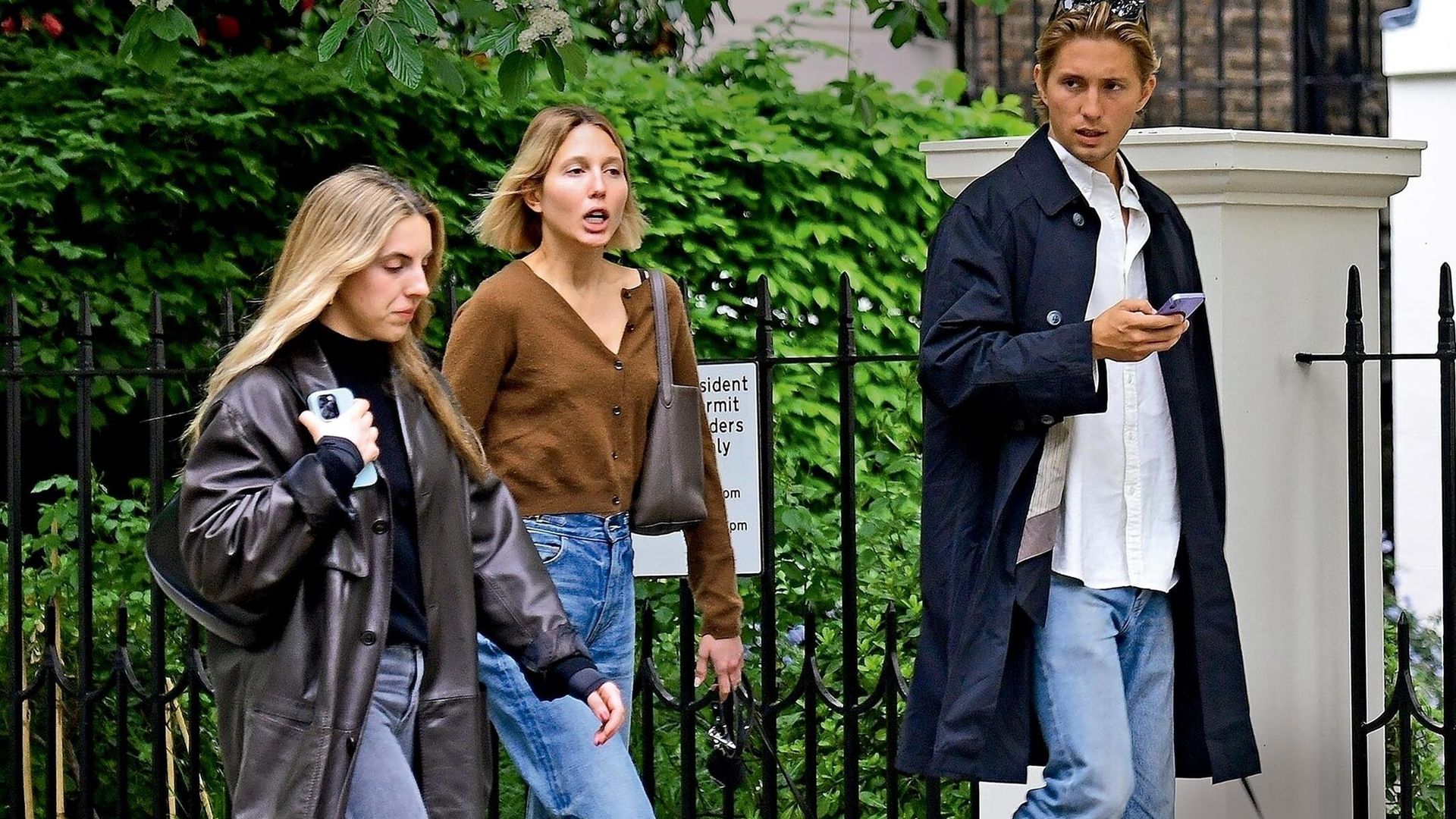 En ¡HOLA!, Constantino de Grecia se refugia en su hermana Olympia mientras su ex, Poppy Delevingne, abraza su nueva ilusión